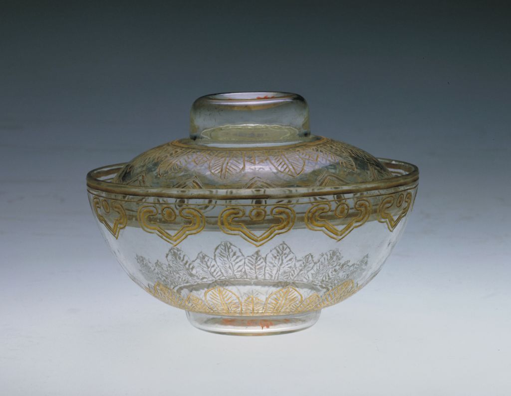 图片[1]-Colorless transparent glass covered bowl with banana leaf pattern-China Archive